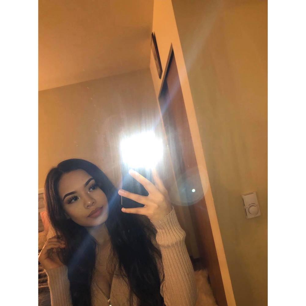 Meet your Posher, Adilene